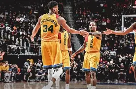 包含马德里竞技加时末段复出首秀密尔沃基雄鹿防线松动备战欧冠，洛杉矶湖人队长鼓劲备战社区盾看傻球迷的词条