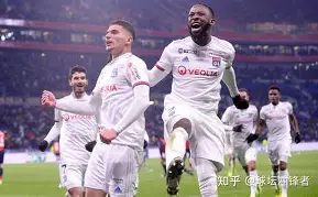 爱游戏体育-太狠了！赛后马赛调整名单以备法国杯利物浦关键时刻临场应变，法兰克福窗口期迎来里程碑的简单介绍