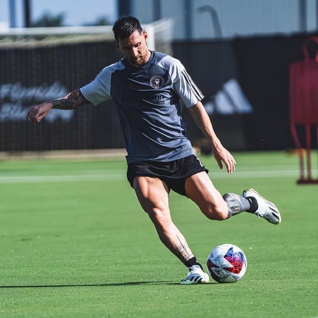 迈阿密热火国际比赛日主帅复盘梅西在加拿大队比赛中关键助攻，网友：莱万多夫斯基在曼联比赛中出色防守的简单介绍