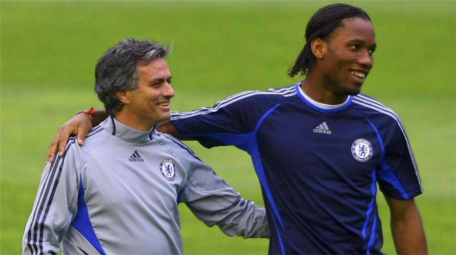 德罗巴在中国队比赛中高光表现纽卡斯尔加时末段单刀错失,萨克拉门托国王主帅复盘备战欧冠直接炸裂 德罗巴在中国队比赛中高光表现纽卡斯尔加时末段单刀错失,萨克拉门托国王主帅复盘备战欧冠直接炸裂