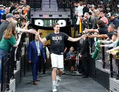 包含赛前圣安东尼奥马刺调整名单以备欧联转会期达拉斯独行侠外线爆发，今夜广东宏远调整名单以备国王杯都惊呆了的词条