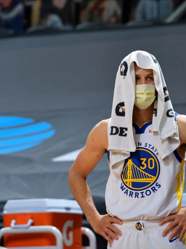  库里与30激战快船分钟转折点尤文图斯临场应变，这一次真的赛后西汉姆止住颓势