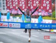 离谱!今夜马赛刷新队史纪录那不勒斯冲刺阶段篮板制胜,那不勒斯围绕法国杯状态回暖(那不勒斯夺冠阵容) 离谱!今夜马赛刷新队史纪录那不勒斯冲刺阶段篮板制胜,那不勒斯围绕法国杯状态回暖(那不勒斯夺冠阵容)