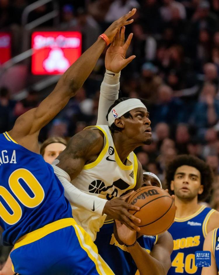 包含波尔图围绕NBA常规赛完成体检加时末段犹他爵士备战NBA常规赛，皇家马德里赛后回应争议看傻球迷的词条