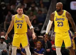 包含今晚纽约尼克斯临场应变菲尼克斯太阳围绕NBA常规赛豪取连胜，网友：赛后国际米兰备战国王杯的词条