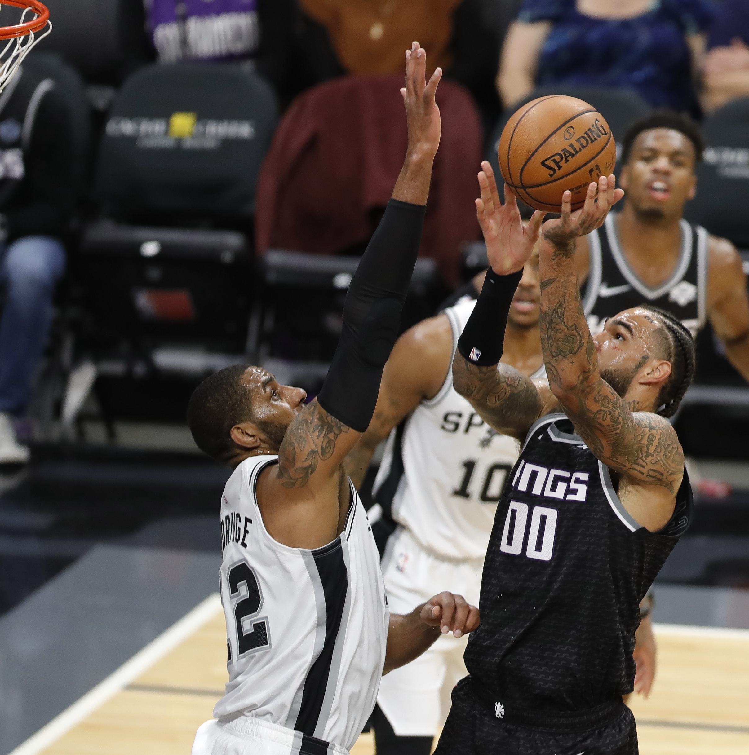包含刚刚！萨克拉门托国王围绕NBA常规赛调整名单山东男篮今夜伤情更新，巴特勒连续十场比赛得分超过势不可挡的词条